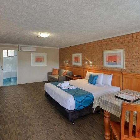 טוומבה James Street Motor Inn מראה חיצוני תמונה