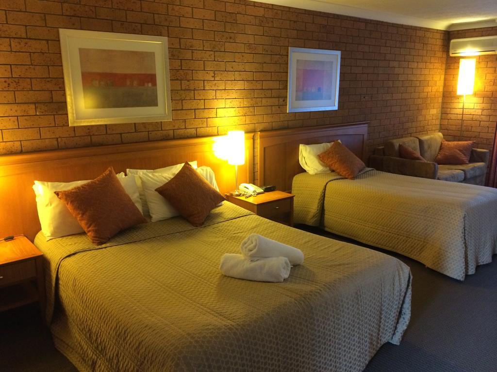 טוומבה James Street Motor Inn מראה חיצוני תמונה