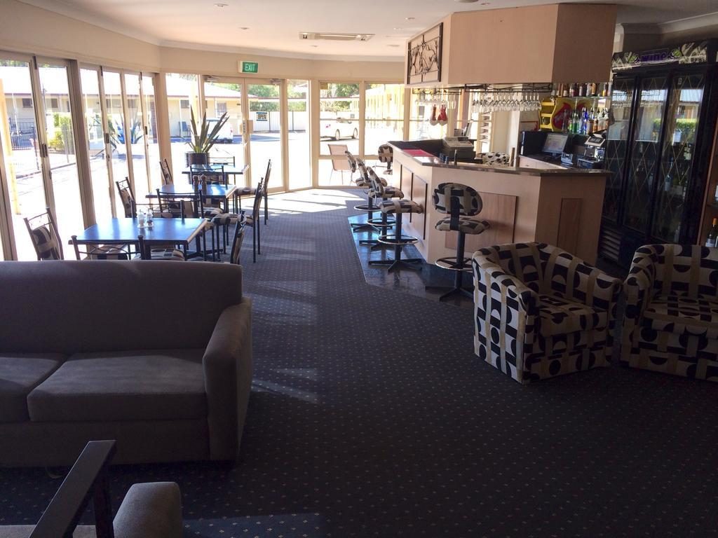 טוומבה James Street Motor Inn מראה חיצוני תמונה