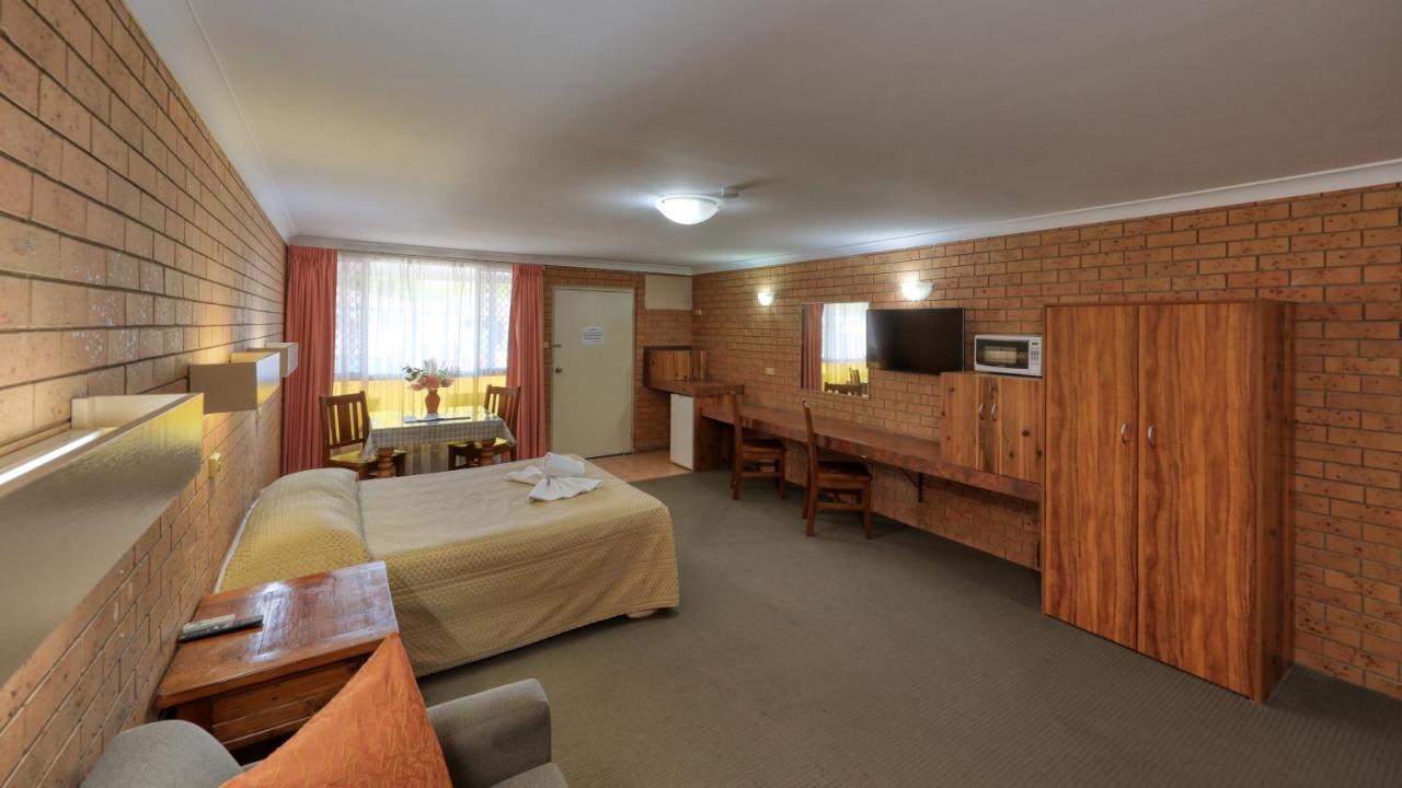 טוומבה James Street Motor Inn מראה חיצוני תמונה