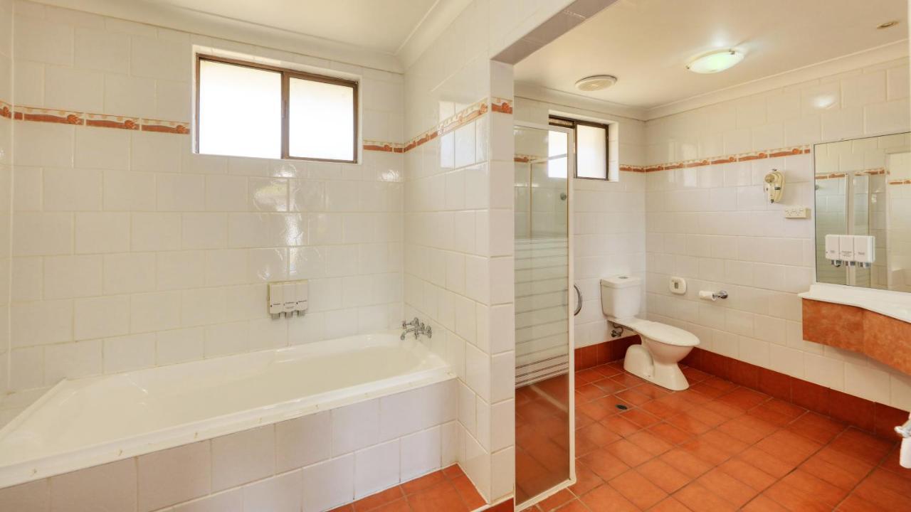 טוומבה James Street Motor Inn מראה חיצוני תמונה