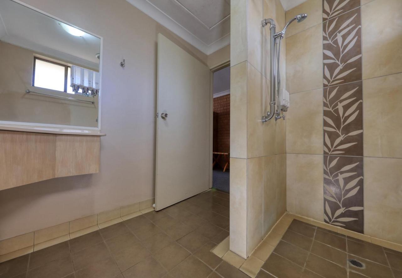 טוומבה James Street Motor Inn מראה חיצוני תמונה