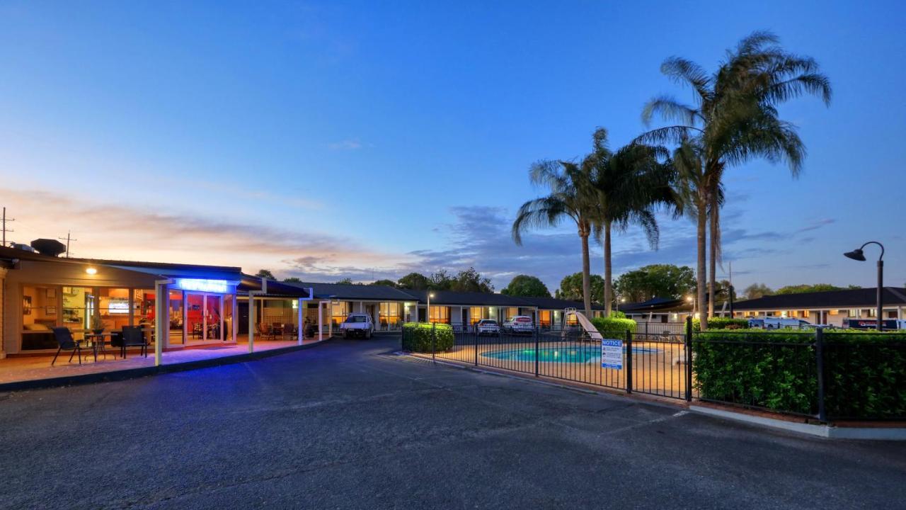 טוומבה James Street Motor Inn מראה חיצוני תמונה