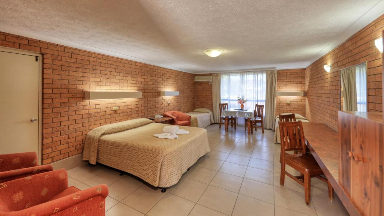 טוומבה James Street Motor Inn מראה חיצוני תמונה