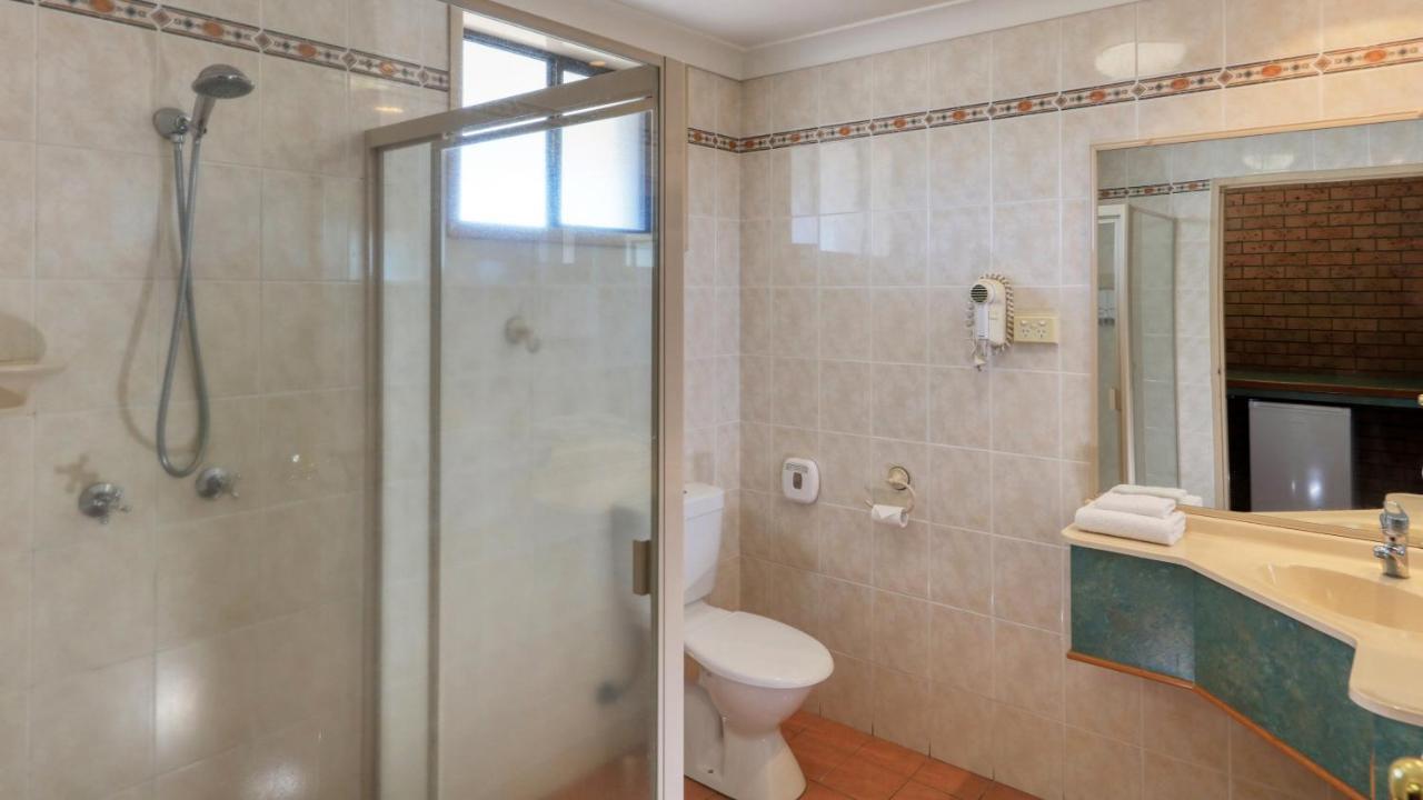 טוומבה James Street Motor Inn מראה חיצוני תמונה