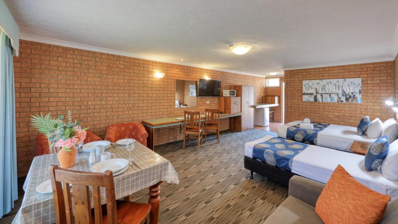 טוומבה James Street Motor Inn מראה חיצוני תמונה
