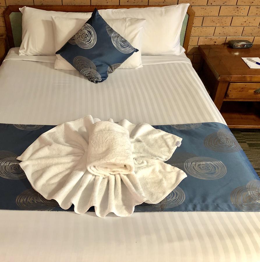 טוומבה James Street Motor Inn מראה חיצוני תמונה