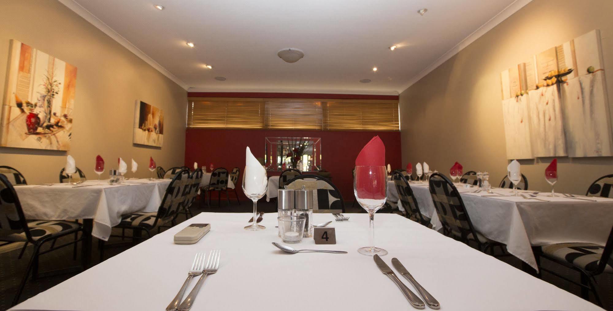 טוומבה James Street Motor Inn מראה חיצוני תמונה