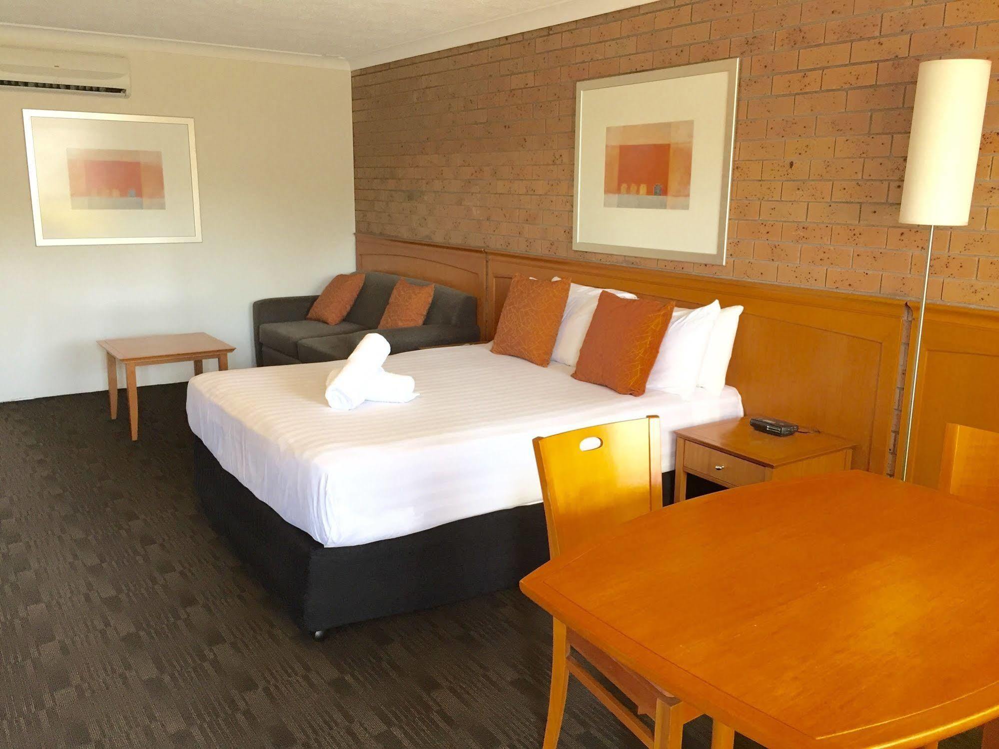 טוומבה James Street Motor Inn מראה חיצוני תמונה
