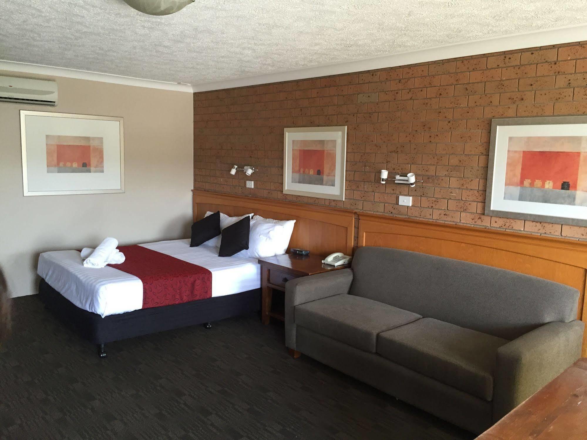 טוומבה James Street Motor Inn מראה חיצוני תמונה