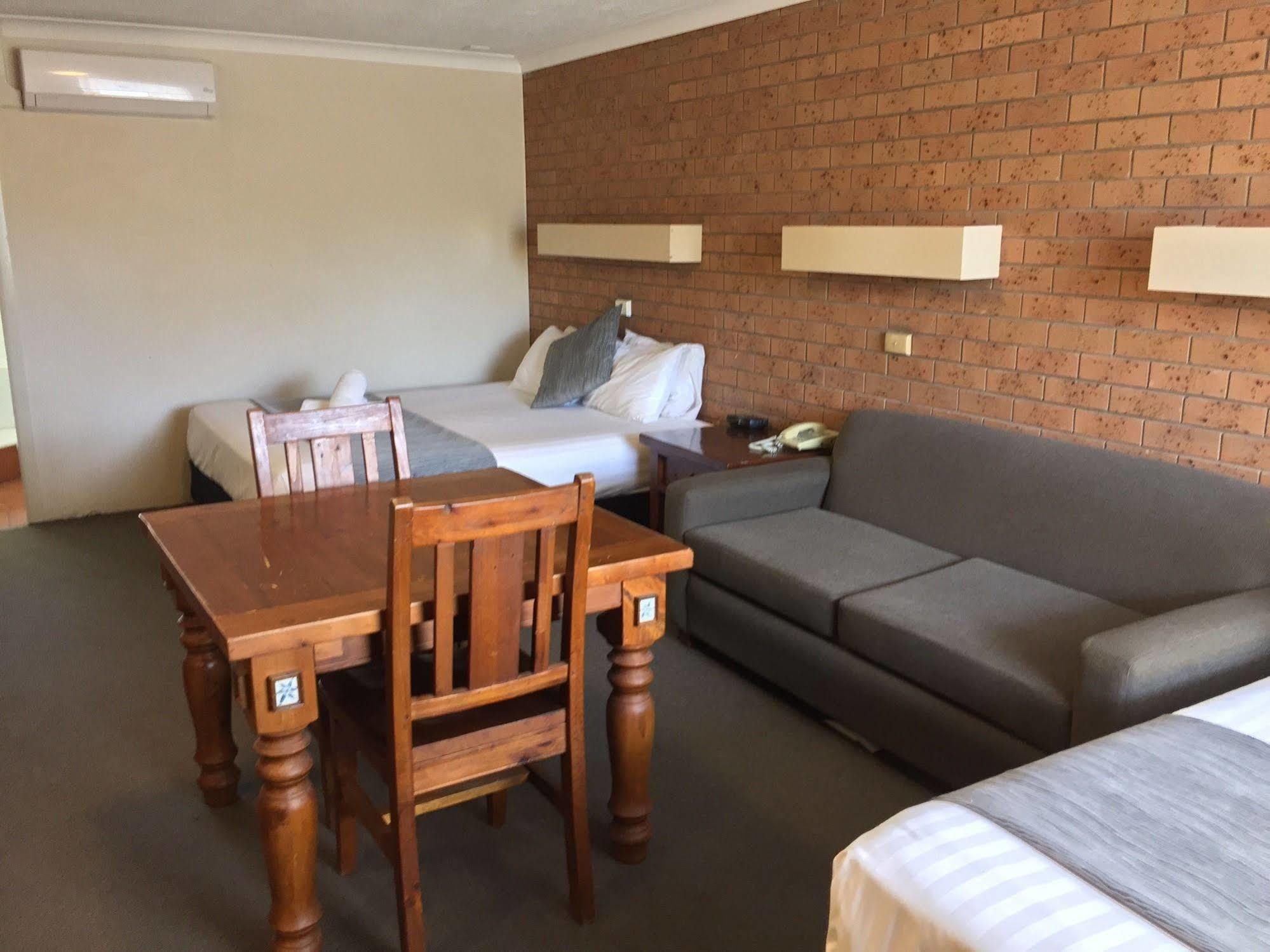 טוומבה James Street Motor Inn מראה חיצוני תמונה
