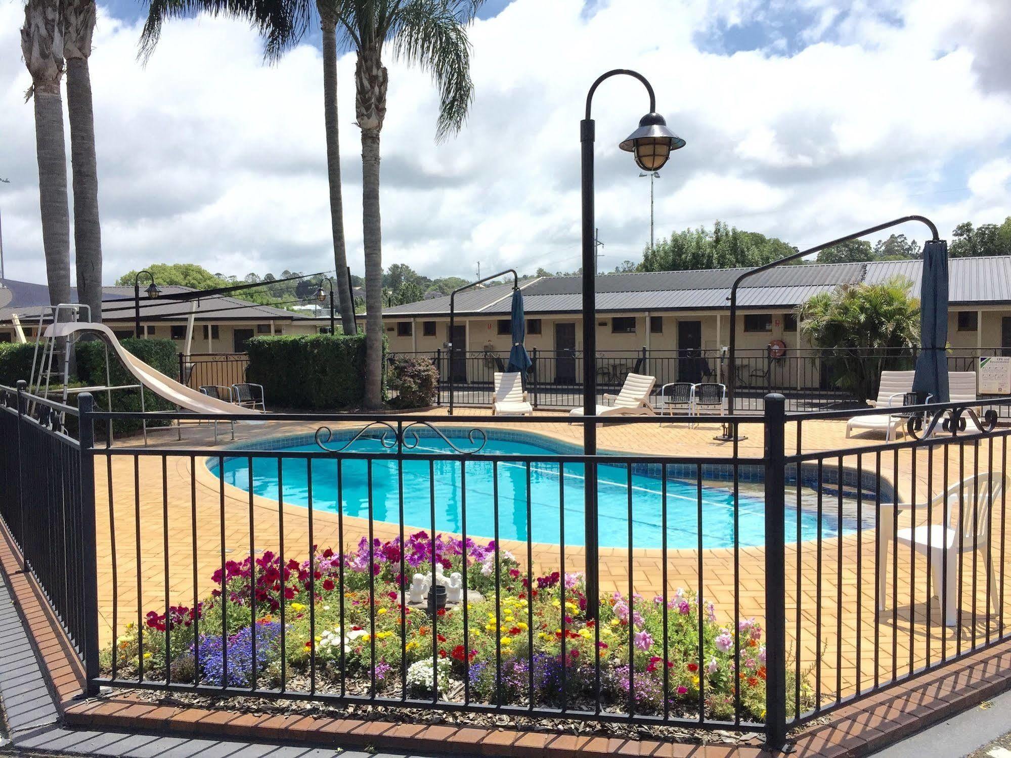 טוומבה James Street Motor Inn מראה חיצוני תמונה