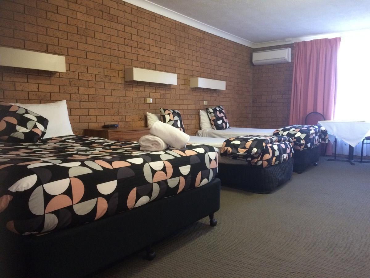 טוומבה James Street Motor Inn מראה חיצוני תמונה